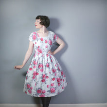 Load image into Gallery viewer, 50s RED AND GREY PAINTERLY ROSE PRINT COTTON DRESS - S