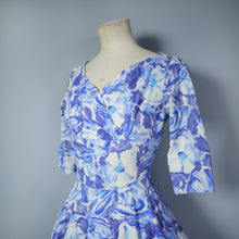 Load image into Gallery viewer, 50s BLUE WHITE FLORAL CORDUROY FULL SKIRTED DAY DRESS - XS / petite fit