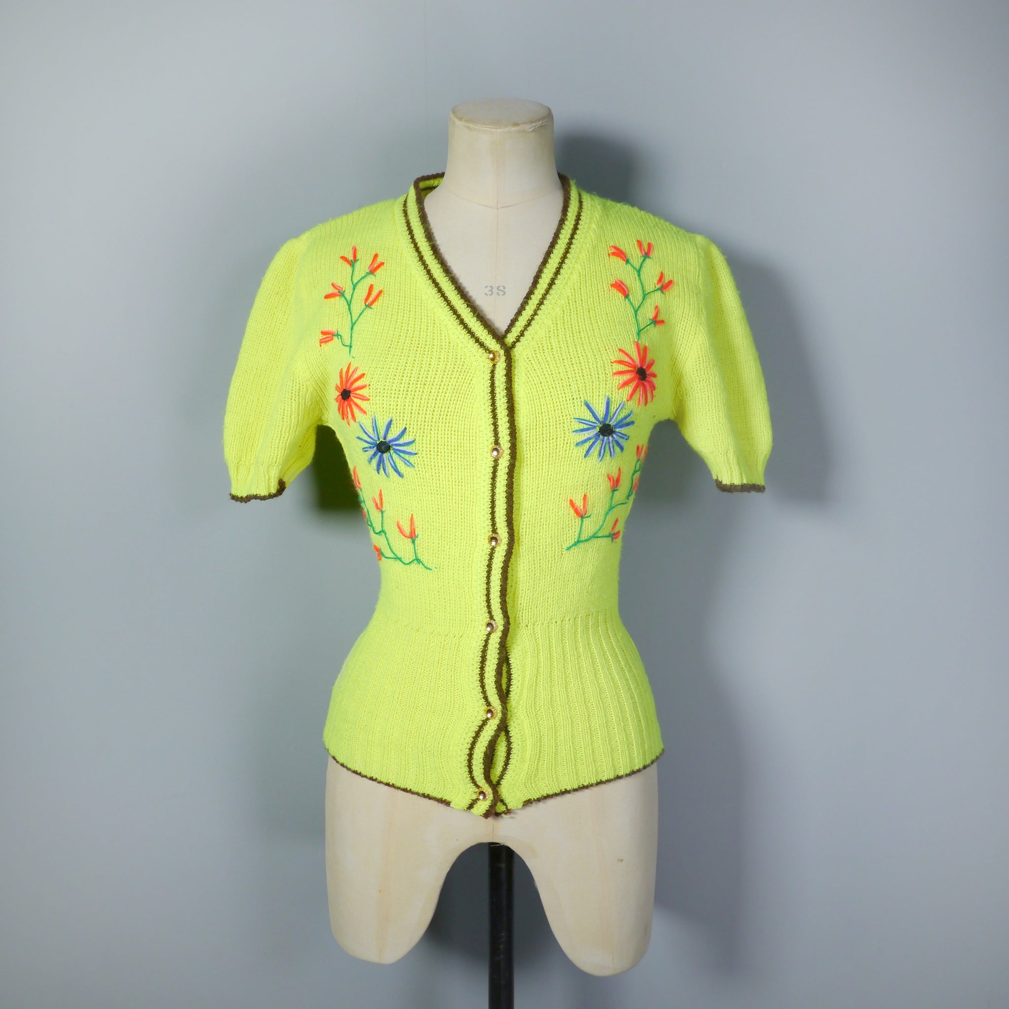 70s FLURO GREEN-YELLOW FLORAL EMBROIDERED CARDIGAN - S – Sartorial Matters