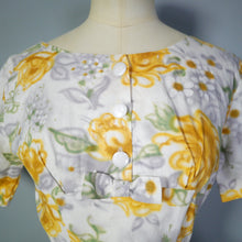 Load image into Gallery viewer, 50s LIGHT GREY AND YELLOW FLORAL PRINT FULL SKIRTED COTTON DRESS - M