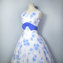 Load image into Gallery viewer, 50s CALIFORNIA COTTONS BLUE WHITE CARNATION PRINT PARTY DRESS - S